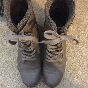 😊 Gray Combat Boots